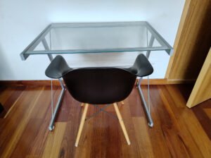 Escritorio En Vidrio Con Silla.