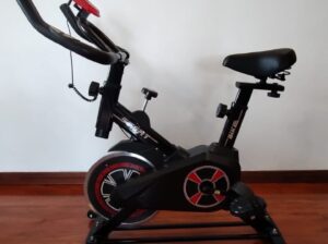 Bicicleta Estática. Deporte En Casa.