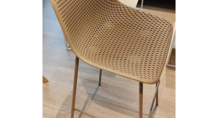 Silla Alta Butaca Tipo Bar Color Taupe.