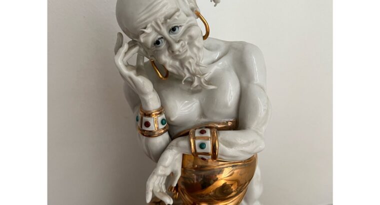 Escultura Aladino. Porcelana Italiana Capodimonte.