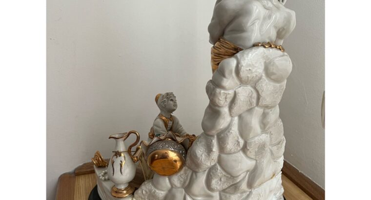 Escultura Aladino. Porcelana Italiana Capodimonte.