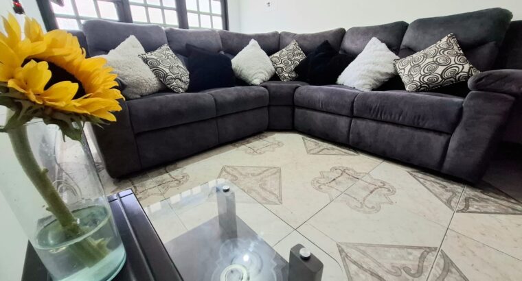 Sala Sofá Modular En L Y Mesa De Centro.