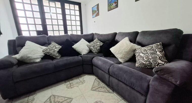 Sala Sofá Modular En L Y Mesa De Centro.