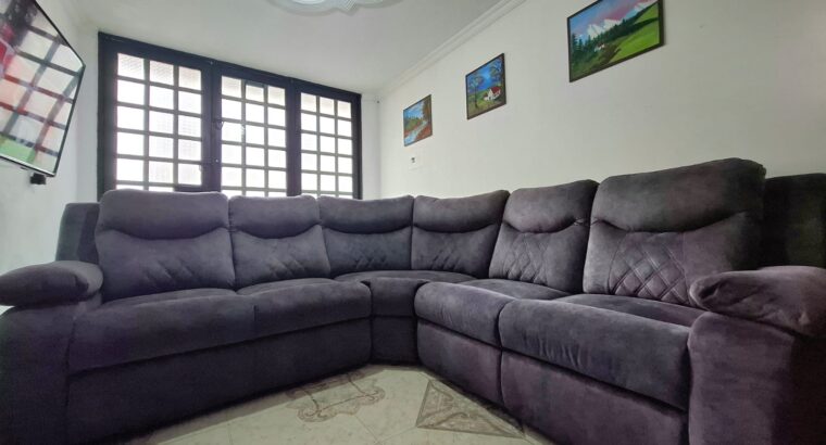 Sala Sofá Modular En L Y Mesa De Centro.