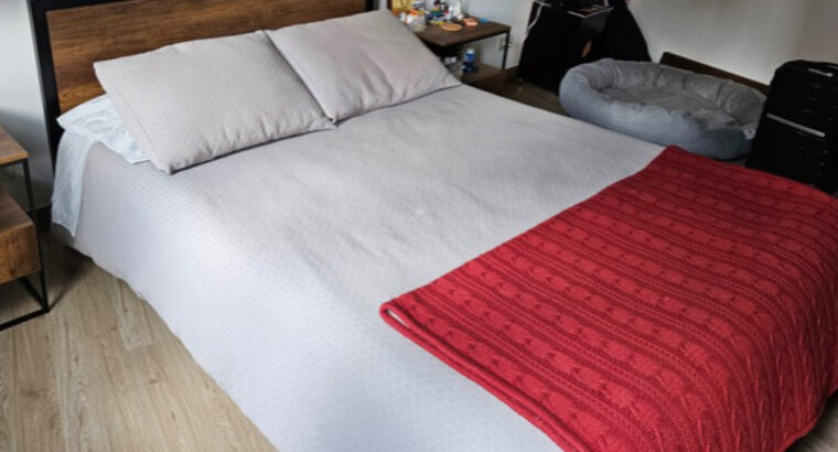 Cama Doble En Madera Incluye Colchón.
