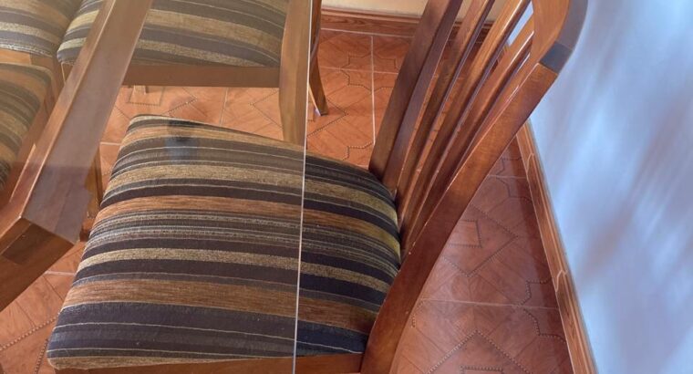 Comedor De 4 Puestos, En Madera Y Mesa De Vidrio.