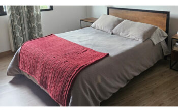 Cama Doble En Madera Incluye Colchón.
