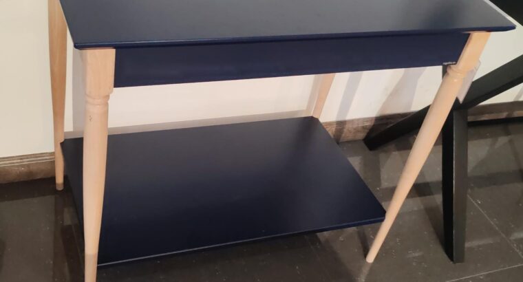 Consola O Mesa Auxiliar Color Azul Oscuro.