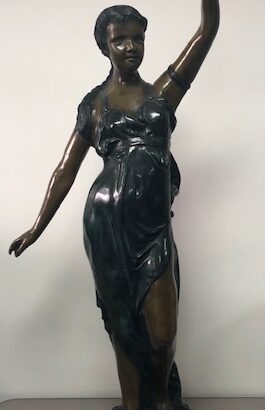Escultura En Bronce Niña De La Rosa.