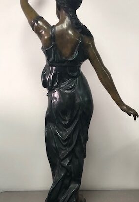 Escultura En Bronce Niña De La Rosa.