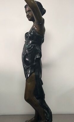 Escultura En Bronce Niña De La Rosa.