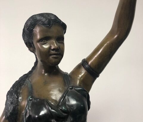 Escultura En Bronce Niña De La Rosa.