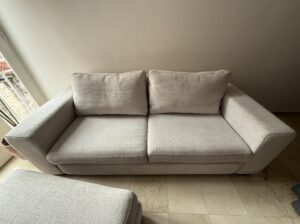 Sofá De 3 Puestos Y Puff.