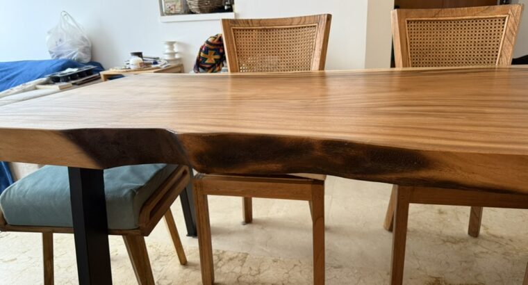 Mesa De Comedor En Madera Maciza.