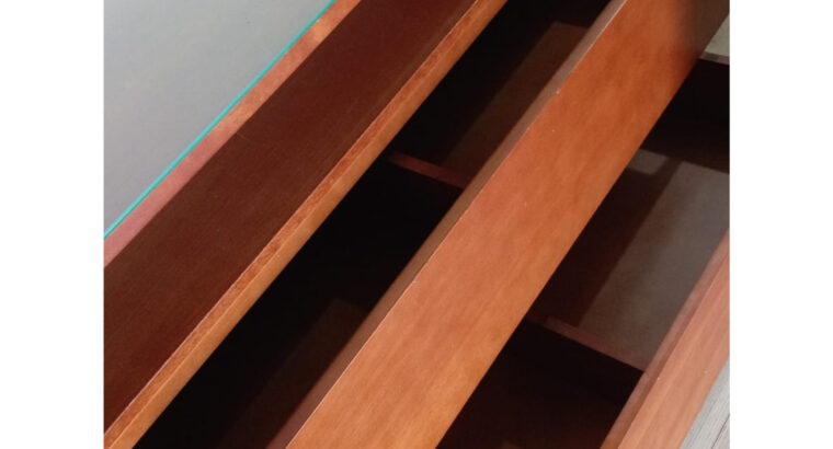 Cómoda Tipo Mueble Auxiliar En Madera.