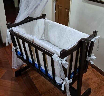 Cuna Mecedora En Madera Con Toldillo.