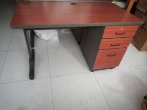 Escritorio Con Archivador Marca Compumuebles