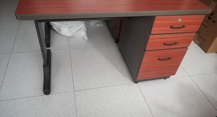 Escritorio Con Archivador Marca Compumuebles