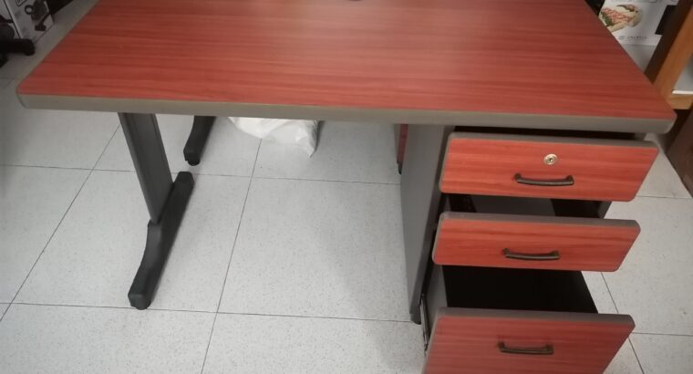 Escritorio Con Archivador Marca Compumuebles