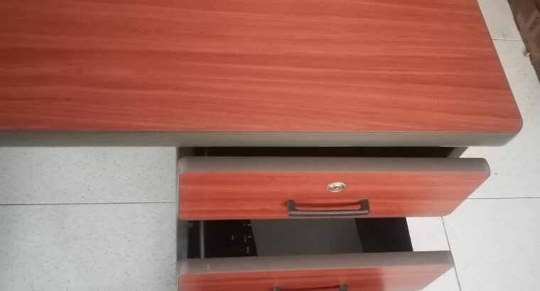 Escritorio Con Archivador Marca Compumuebles