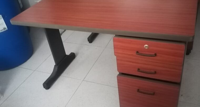 Escritorio Con Archivador Marca Compumuebles