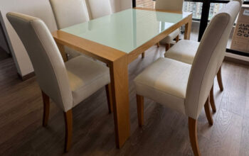 Comedor Madera Flor Morado Sillas De Fácil Lavado