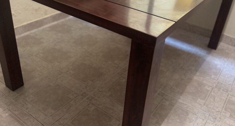 Comedor Mesa En Madera Maciza Y Sillas De Diseño