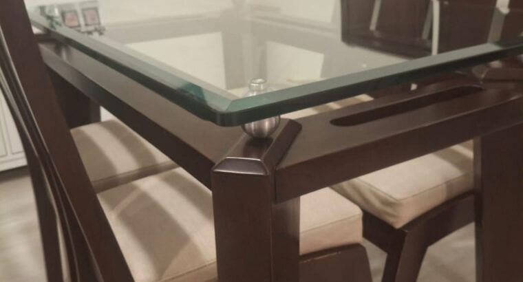 Comedor De 4 Puestos En Madera Y Vidrio