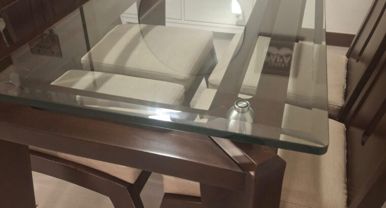Comedor De 4 Puestos En Madera Y Vidrio