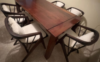 Comedor Mesa En Madera Maciza Y Sillas De Diseño