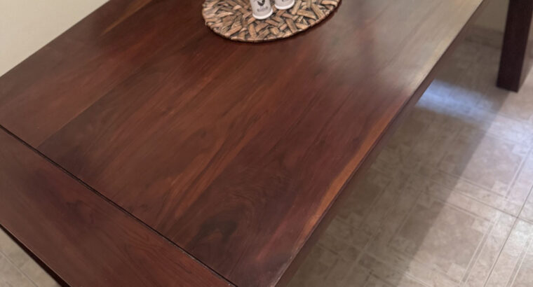 Comedor Mesa En Madera Maciza Y Sillas De Diseño