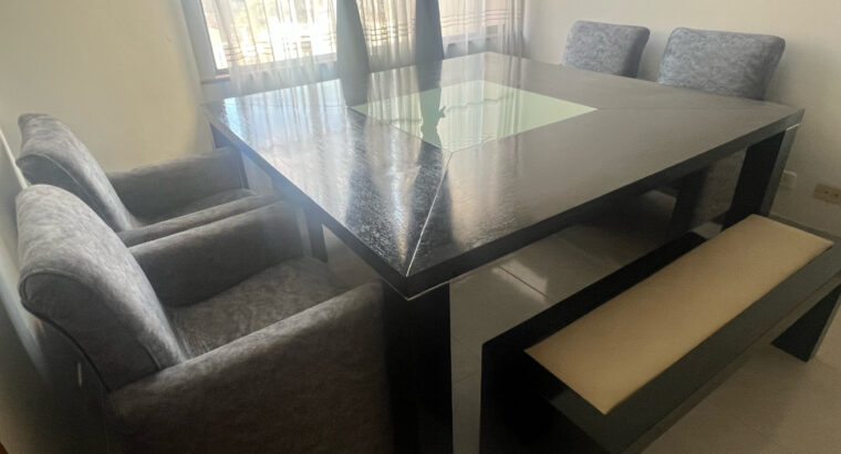 Comedor De 8 Puestos Con Tapizado Nuevo.