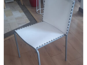 Silla De Comedor Blanca De Metal Y Plástico.