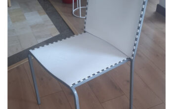 Silla De Comedor Blanca De Metal Y Plástico.
