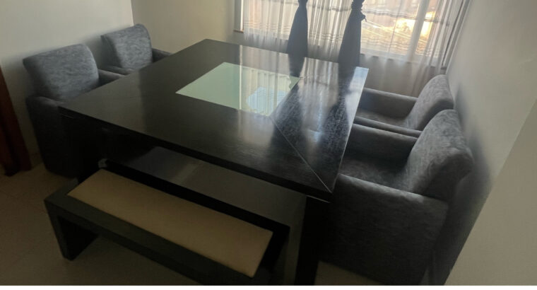 Comedor De 8 Puestos Con Tapizado Nuevo.