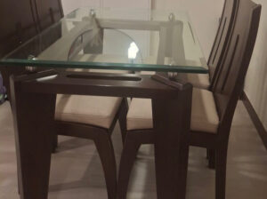Comedor De 4 Puestos En Madera Y Vidrio