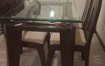 Comedor De 4 Puestos En Madera Y Vidrio