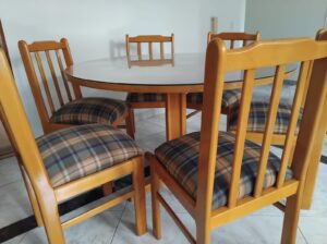 Juego De Comedor En Madera.