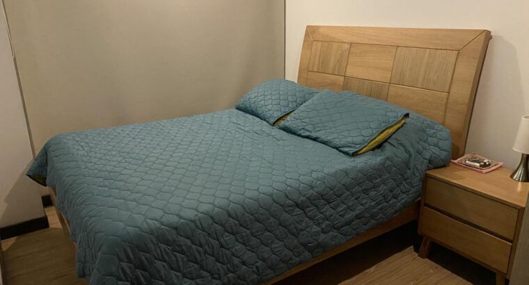 Cama Doble Con Mesas De Noche
