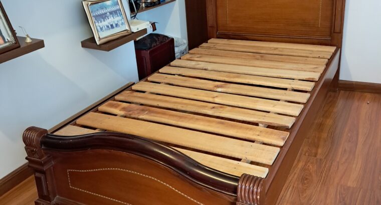 Cama Sencilla En Madera Color Miel