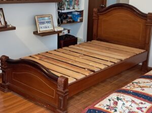 Cama Sencilla En Madera Color Miel