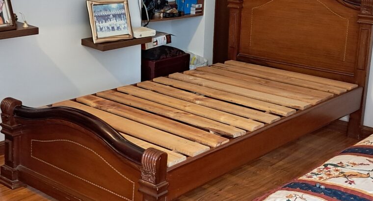 Cama Sencilla En Madera Color Miel