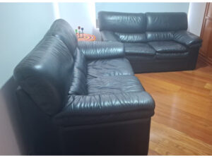 Sofas 2 Unidades. Tapizadas En Cuero.