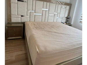 Cama King 2m x 2m Con Mesas De Noche