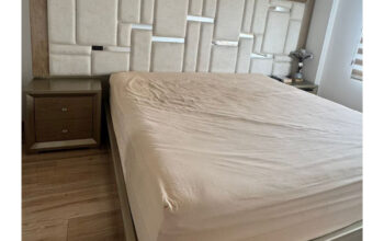 Cama King 2m x 2m Con Mesas De Noche