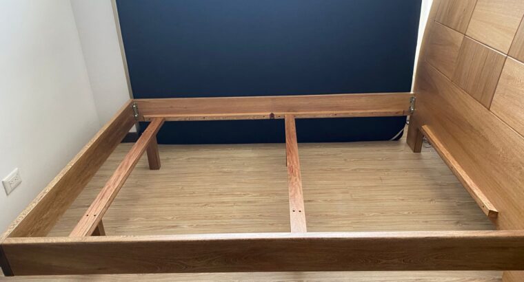 Cama Doble Con Mesas De Noche