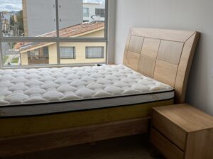 Cama Doble Con Mesas De Noche
