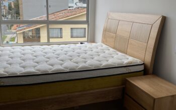 Cama Doble Con Mesas De Noche
