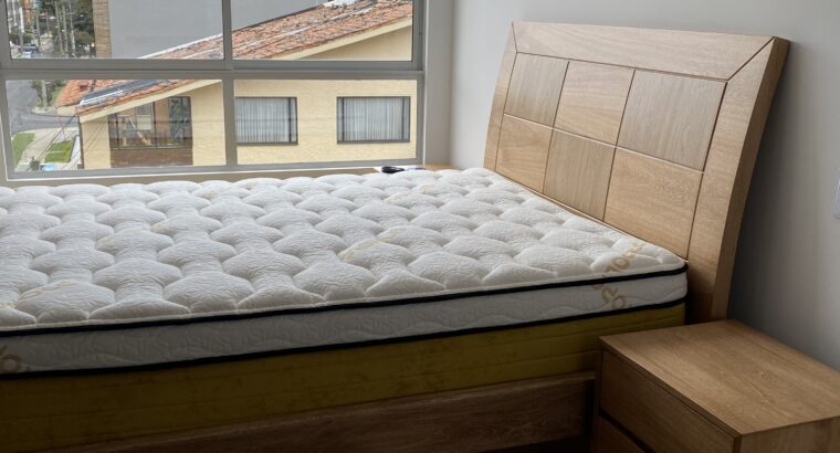 Cama Doble Con Mesas De Noche