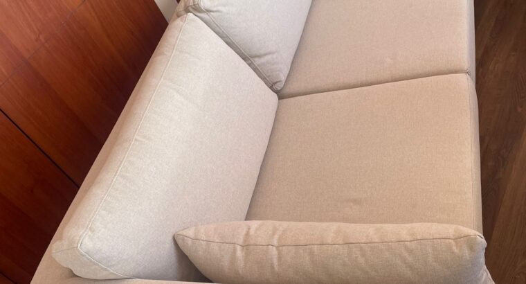 Sofá Tapizado En Lino Color Taupe